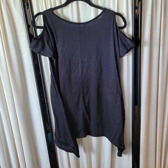 Women's size medium black cold shoulder style tunic top w/ gold cross - Picture 4 of 5
